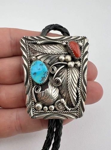 VTG NAVAJO STERLING SILVER KINGMAN TURQUOISE & RED CORAL STAMPED BOLO TIE 2 1/8": Vtg Navajo Sterling Silver Kingman Turquoise & Red Coral Stamped Bolo Tie 2 1/8" Size: 2 1/8" Tall by Just Under 2" Wide at The Top Weight is 44.3 Grams on my scale Metal: Sterling Silver Amazing Natu