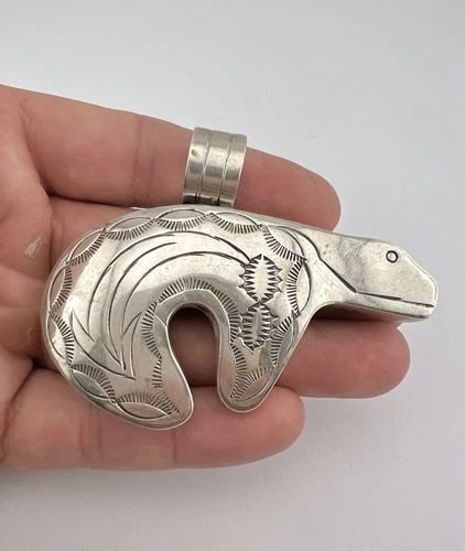 HUGE VTG TOM MORGAN NAVAJO STERLING SILVER STAMPED OVERLAY FETISH BEAR PENDANT (1 of 2)