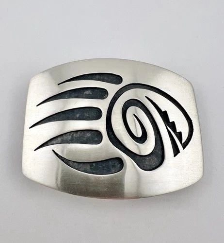 VTG RILEY POLEQUAPTEWA HOPI STERLING SILVER OVERLAY BEAR PAW BELT BUCKLE 2.5": VTG RILEY POLEQUAPTEWA HOPI STERLING SILVER OVERLAY BEAR PAW BELT BUCKLE 2.5" Vtg Riley Polequaptewa Hopi Sterling Silver Overlay Bear Paw Belt Buckle 2.5" Size: 2 1/2" Wide By 2" Tall Weight is 43.0 
