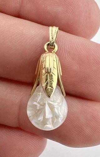 ANTIQUE VICTORIAN 14K YELLOW GOLD FLOATING CHIP OPAL ORB CHARM PENDANT: ANTIQUE VICTORIAN 14K YELLOW GOLD FLOATING CHIP OPAL ORB CHARM PENDANT Antique Victorian 14k Yellow Gold Floating Chip Opal Orb Charm Pendant Size: Over 1" Tall With Bail By 9mm Wide At The Base Metal