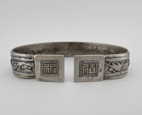 ANTIQUE OLD CHINESE EXPORT SILVER FLORAL & KOI FISH ENGRAVED CUFF BRACELET 40.5G: ANTIQUE OLD CHINESE EXPORT SILVER FLORAL & KOI FISH ENGRAVED CUFF BRACELET 40.5G Antique Old Chinese Export Silver Floral & Koi Fish Engraved Cuff Bracelet 40.5g Metal: Sterling Silver Weight is 40.5 