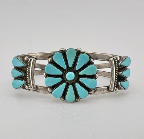 VTG ESALALIO ZUNI STERLING SILVER PETIT POINT TURQUOISE CLUSTER CUFF BRACELET: VTG ESALALIO ZUNI STERLING SILVER PETIT POINT TURQUOISE CLUSTER CUFF BRACELET Vtg Esalalio Zuni Sterling Silver Petit Point Turquoise Cluster Cuff Bracelet Cuff is 5 1/4" tip to Tip and has a 1" - Adj