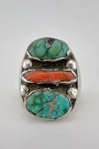 VINTAGE ZUNI STERLING SILVER CERRILLOS TURQUOISE & CORAL INGOT MEN'S RING 30G: VINTAGE ZUNI STERLING SILVER CERRILLOS TURQUOISE & CORAL INGOT MEN'S RING 30G Vintage Zuni Sterling Silver Cerrillos Turquoise & Coral Ingot Men's Ring 30g Size: 10 - Can Be re Sized Weight is 30.0 Gr