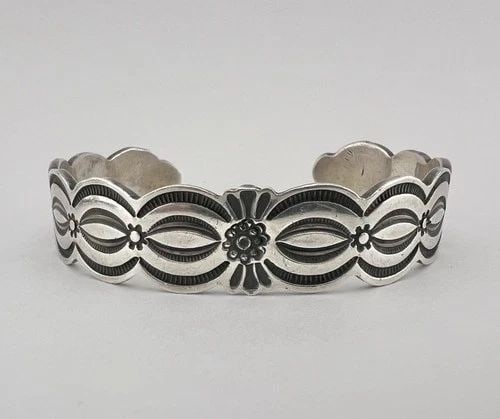 VINTAGE DON LUCAS NAVAJO STERLING SILVER DEEP STAMPED WOMEN'S CUFF BRACELET (1 of 2)