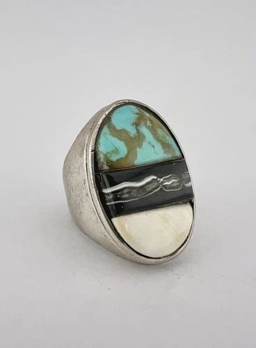 VTG SANTO DOMINGO KEWA STERLING SILVER INGOT MOSAIC GEM'S OVAL MEN'S RING 23.5G: Vtg Santo Domingo Kewa Sterling Silver INGOT Mosaic Gem's Oval Men's Ring 23.5g Ring Size: 7.5 - Can Be Resized Weight is 23.5 Grams on my scale Test Positive For Sterling Silver Ring is Just Under 1 