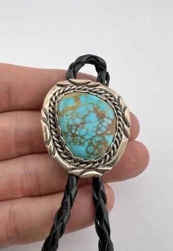 VINTAGE NAVAJO STERLING SILVER ROYSTON TURQUOISE STAMPED OVAL BOLO TIE: VINTAGE NAVAJO STERLING SILVER ROYSTON TURQUOISE STAMPED OVAL BOLO TIE Vintage Navajo Sterling Silver Royston Turquoise Stamped Oval Bolo Tie Size: 1 1/2" Tall by 1 3/8" Wide Weight is 31.9 Grams on m