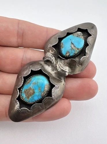 VTG NAVAJO STERLING SILVER WEBBED TURQUOISE STAMPED SHADOWBOX BROOCH PIN 3.5": VTG NAVAJO STERLING SILVER WEBBED TURQUOISE STAMPED SHADOWBOX BROOCH PIN 3.5" Vtg Navajo Sterling Silver Webbed Turquoise Stamped Shadowbox Brooch Pin 3.5" Size: Over 1 1/4" Tall by Around 3 1/2" Wide