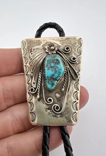 VINTAGE B.CHEE NAVAJO STERLING SILVER KINGMAN TURQUOISE STAMPED BOLO TIE 2 1/8": VINTAGE B.CHEE NAVAJO STERLING SILVER KINGMAN TURQUOISE STAMPED BOLO TIE 2 1/8" Vintage B.Chee Navajo Sterling Silver Kingman Turquoise Stamped Bolo Tie 2 1/8" Size: Around 2 1/8" Tall by 1 5/8" Wide 