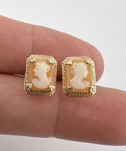 ANTIQUE VICTORIAN 14K YELLOW GOLD CARVED SHELL CAMEO SCREW POST DANGLE EARRINGS (1 of 2)