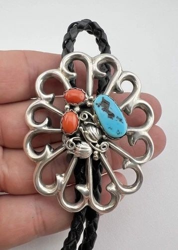 ARTHUR J. WILLIAMS NAVAJO SANDCAST STERLING SILVER TURQUOISE CORAL BOLO TIE 2.5" (1 of 2)