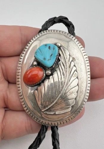 VINTAGE NAVAJO STERLING SILVER KINGMAN TURQUOISE & RED CORAL BOLO TIE 2.5"-41.3G: VINTAGE NAVAJO STERLING SILVER KINGMAN TURQUOISE & RED CORAL BOLO TIE 2.5"-41.3G Vintage Navajo Sterling Silver Kingman Turquoise & Red Coral Bolo Tie 2.5"-41.3g Size: 2 1/2" Tall by About 2" Wide Wei