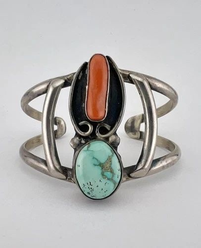 VTG NAVAJO STERLING SILVER CARICO LAKE TURQUOISE & CORAL WIDE CUFF BRACELET (1 of 2)