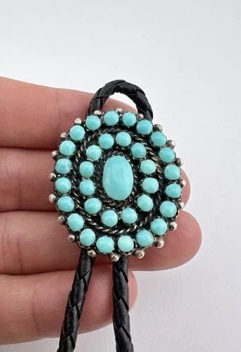 VINTAGE NAVAJO STERLING SILVER PETIT POINT TURQUOISE CLUSTER OVAL BOLO TIE 1.5": VINTAGE NAVAJO STERLING SILVER PETIT POINT TURQUOISE CLUSTER OVAL BOLO TIE 1.5" Vintage Navajo Sterling Silver Petit Point Turquoise Cluster Oval Bolo Tie 1.5" Size: 1 1/2" Tall by 1 1/4" Wide Weight 