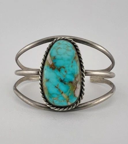 VINTAGE NAVAJO STERLING SILVER ROYSTON TURQUOISE 3 SHANK WIDE CUFF BRACELET: VINTAGE NAVAJO STERLING SILVER ROYSTON TURQUOISE 3 SHANK WIDE CUFF BRACELET Vintage Navajo Sterling Silver Royston Turquoise 3 Shank Wide Cuff Bracelet Cuff is 5 1/4" tip to Tip and has a 1 1/2" Wide 