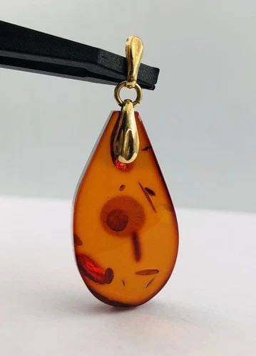ANTIQUE 14K YELLOW GOLD & NATURAL RUSSIAN BALTIC HONEY AMBER DROP PENDANT 4.2G: ANTIQUE 14K YELLOW GOLD & NATURAL RUSSIAN BALTIC HONEY AMBER DROP PENDANT 4.2G Antique 14k Yellow Gold & Natural Russian Baltic Honey Amber Drop Pendant 4.2g Size: 1 7/8" Tall With Bail By 3/4" Wide A