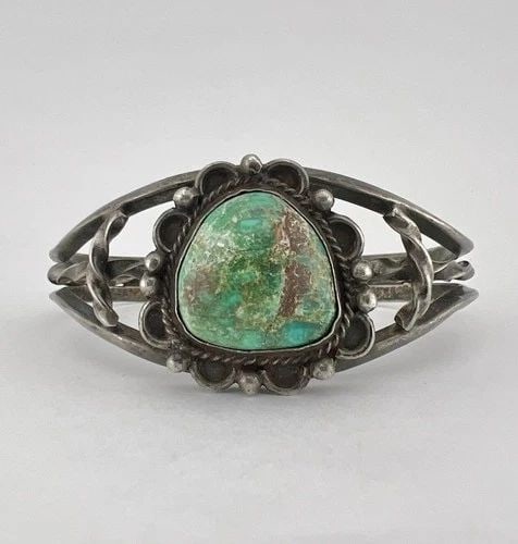 EARLY OLD NAVAJO STERLING SILVER CERRILLOS TURQUOISE TWIST CUFF BRACELET: EARLY OLD NAVAJO STERLING SILVER CERRILLOS TURQUOISE TWIST CUFF BRACELET Early Old Navajo Sterling Silver Cerrillos Turquoise Twist Cuff Bracelet Cuff is Over 5 1/4" tip to Tip and has an 7/8" Wide Ad