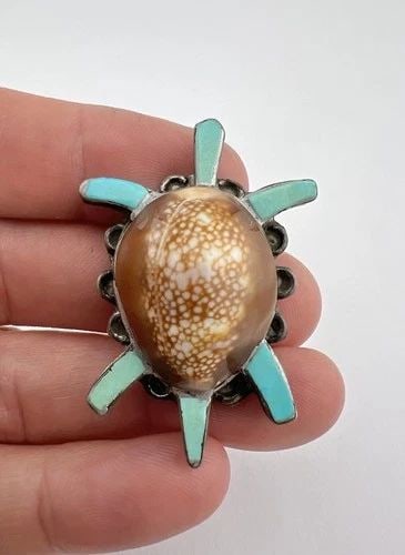 VINTAGE OLD NAVAJO STERLING SILVER TURQUOISE & SHELL TURTLE PIN BROOCH: Vintage Old Navajo Sterling Silver Turquoise & Shell Turtle Pin Brooch Size: Over 1 3/4" Wide By 1 1/4" Tall Metal: Sterling Silver Weight is 11.0 Grams on my scale In Great Vintage Condition, Any Que