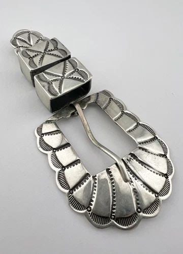 VINTAGE NAVAJO STERLING SILVER DEEP STAMPED 4 PIECE RANGER BELT BUCKLE 45.1G: VINTAGE NAVAJO STERLING SILVER DEEP STAMPED 4 PIECE RANGER BELT BUCKLE 45.1G Vintage Navajo Sterling Silver Deep Stamped 4 Piece Ranger Belt Buckle 45.1g Buckle Size: 2" Tall By 2 1/4" Wide Slide Face