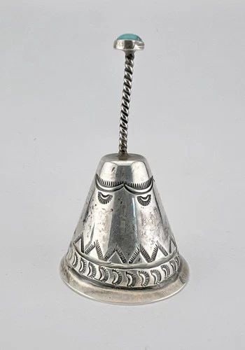 VTG FRED HARVEY ERA NAVAJO HAND STAMPED STERLING SILVER & TURQUOISE BELL - 2.5": Vtg Fred Harvey Era Navajo Hand Stamped Sterling Silver & Turquoise Bell - 2.5" Size: 2 1/2" Tall By Just Under 1 1/2" Wide at The Base Weight is 20.0 Grams on my scale Metal: Sterling Silver Amazing 