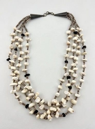SANTO DOMINGO KEWA STERLING SILVER CONCH & OLIVE SHELL 3 STRAND HEISHI NECKLACE: SANTO DOMINGO KEWA STERLING SILVER CONCH & OLIVE SHELL 3 STRAND HEISHI NECKLACE Vtg Santo Domingo Kewa Sterling Silver Conch & Olive Shell 3 Strand Heishi Necklace Necklace is Around 19" Long tip To T