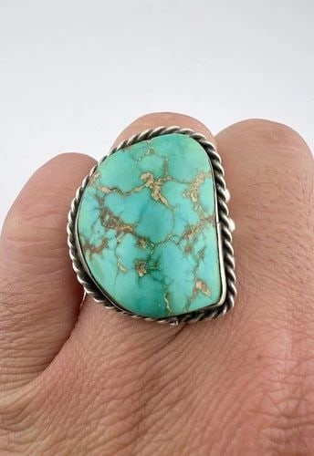 HUGE VINTAGE NAVAJO STERLING SILVER HIGH GRADE ROYSTON TURQUOISE TWIST RING: HUGE VINTAGE NAVAJO STERLING SILVER HIGH GRADE ROYSTON TURQUOISE TWIST RING HUGE Vintage Navajo Sterling Silver High Grade Royston Turquoise Twist Ring Ring Size: 10.25 -10.5 Range - Can Be Re Sized W