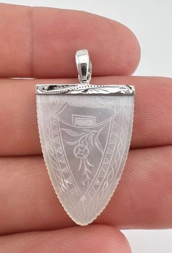 ANTIQUE 14KWHITE GOLD CARVED MOTHER OF PEARL CHINESE GAMBLING COUNTER PENDANT (1 of 2)
