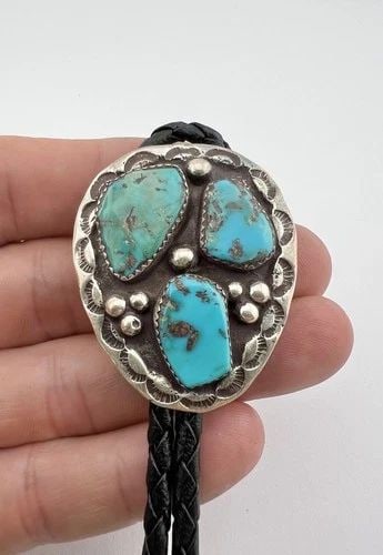 VINTAGE ZUNI STERLING SILVER NATURAL NEVADA TURQUOISE TEARDROP BOLO TIE 1.75" (1 of 2)