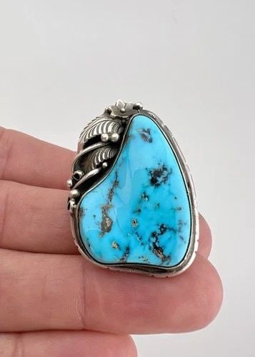 VTG NAVAJO STERLING SILVER HIGH GRADE KINGMAN TURQUOISE STAMPED RING 1.5" -17.6G: VTG NAVAJO STERLING SILVER HIGH GRADE KINGMAN TURQUOISE STAMPED RING 1.5" -17.6G Vtg Navajo Sterling Silver High Grade Kingman Turquoise Stamped Ring 1.5" -17.6g Ring Size: 8.5 - Can Be Re Sized Weigh