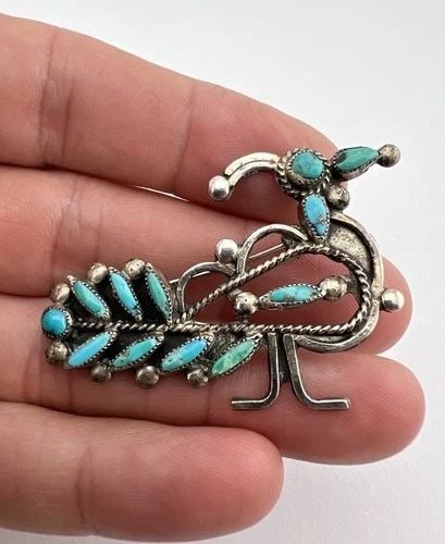 1940'S ZUNI STERLING SILVER NEEDLEPOINT TURQUOISE PEACOCK BIRD PIN BROOCH 2.25": 1940's Zuni Sterling Silver Needlepoint Turquoise Peacock Bird Pin Brooch 2.25" Size: 2 1/4" Wide By 1 3/8" Tall Metal: Sterling Silver / Coin Silver Weight is 8.4 Grams on my scale In Great Antique C