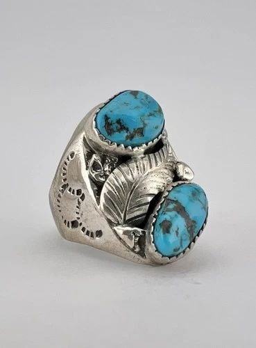 VTG NAVAJO STERLING SILVER KINGMAN TURQUOISE STAMPED FEATHER MEN'S RING 18.2G: VTG NAVAJO STERLING SILVER KINGMAN TURQUOISE STAMPED FEATHER MEN'S RING 18.2G Vtg Navajo Sterling Silver Kingman Turquoise Stamped Feather Men's Ring 18.2g Ring Size: 11.5- Can Be Resized Weight is 18