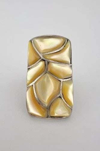 VTG ZUNI STERLING SILVER FISH SCALE YELLOW MOTHER OF PEARL 3D INLAY RING 1.5": HUGE 1.5" Vtg Zuni Sterling Silver Fish Scale Mother of Pearl 3D Flush Inlay Ring Ring Size: 10.25 Weight is 14.8 Grams on my scale Metal: Sterling Silver Ring is 1 1/2" Tall In the Center Amazing 3D 