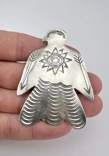 FRED HARVEY STYLE NAVAJO STERLING SILVER STAMPED THUNDERBIRD PIN BROOCH 2.75": FRED HARVEY STYLE NAVAJO STERLING SILVER STAMPED THUNDERBIRD PIN BROOCH 2.75" Vtg Fred Harvey Style Navajo Sterling Silver Stamped Thunderbird Pin Brooch 2.75" Size: 2" Wide By 2 3/4" Tall Metal: Ster