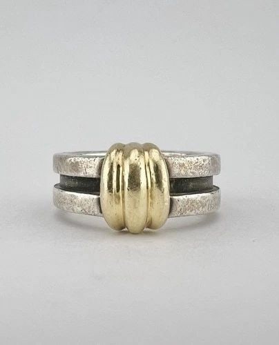 VINTAGE TIFFANY & CO 1995 18K YELLOW GOLD STERLING SILVER ATLAS GROOVE RING: Vintage Tiffany & Co 1995 18K Yellow Gold Sterling Silver Atlas Groove Ring Ring Size: 6.75 Weight is 9.5 Grams on my scale Metal: Sterling Silver & 18k Yellow Gold Ring is 10mm Tall In the Center Sig