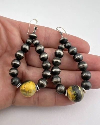 CHIMNEY BUTTE NAVAJO STERLING SILVER BUMBLEBEE JASPER BENCH BEAD PEARLS EARRINGS (1 of 2)