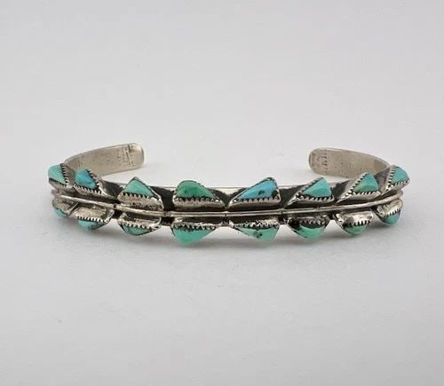RARE OLD ZUNI STERLING SILVER NEEDLEPOINT TURQUOISE CARINATED CUFF BRACELET: RARE Old Zuni Sterling Silver Needlepoint Turquoise Carinated Cuff Bracelet Cuff is Just Under 4 3/4" tip to Tip and has a 1 3/8" Wide - Slightly Adjustable Gap Cuff Is 3/8" Wide In The Center Weight 