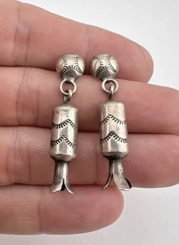 VTG NAVAJO STERLING SILVER STAMPED BENCH BEAD BARREL BLOSSOM DANGLE EARRINGS: VTG NAVAJO STERLING SILVER STAMPED BENCH BEAD BARREL BLOSSOM DANGLE EARRINGS Vtg Navajo Sterling Silver Stamped Bench Bead Barrel Blossom Dangle Earrings Size: Over 1 1/2" Tall With Dangle & Around 3/