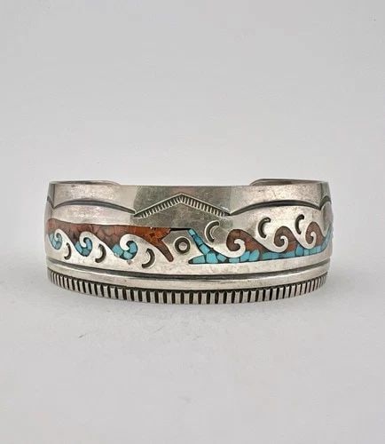 VTG NAVAJO STERLING SILVER CHIP TURQUOISE & CORAL WAVE FLUSH INLAY CUFF BRACELET: Vtg Navajo Sterling Silver Chip Turquoise & Coral Wave Flush Inlay Cuff Bracelet Cuff is 5 1/4" tip to Tip and has a 1 1/8" Wide Gap Cuff Is 7/8" Wide In the Center Weight is 31.9 Grams on my scale Te