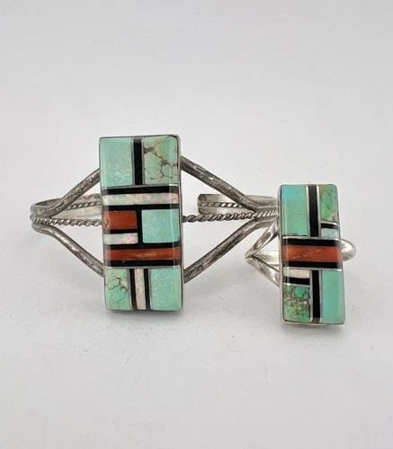VTG NAVAJO STERLING SILVER NATURAL MULTI GEMS FLUSH CUFF BRACELET & RING SET: VTG NAVAJO STERLING SILVER NATURAL MULTI GEMS FLUSH CUFF BRACELET & RING SET Vtg Navajo Sterling Silver Natural Multi Gems Flush Cuff Bracelet & Ring Set Cuff is 5 5/8" tip to Tip and has a 1" Wide Ad