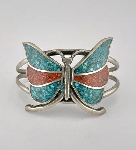 VINTAGE NAVAJO STERLING SILVER CRUSHED TURQUOISE & CORAL BUTTERFLY CUFF BRACELET: VINTAGE NAVAJO STERLING SILVER CRUSHED TURQUOISE & CORAL BUTTERFLY CUFF BRACELET Vintage Navajo Sterling Silver Crushed Turquoise & Coral Butterfly Cuff Bracelet Cuff is 5 5/8" tip to Tip and has a 1 