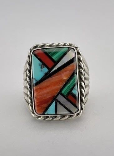 VINTAGE NAVAJO STERLING SILVER MULTI GEMSTONE INLAY STAMPED MEN'S RING 19.2G: VINTAGE NAVAJO STERLING SILVER MULTI GEMSTONE INLAY STAMPED MEN'S RING 19.2G Vintage Navajo Sterling Silver Multi Gemstone Inlay Stamped Men's Ring 19.2g Ring Size: 10.25 - Can Be Re Sized Weight is 1