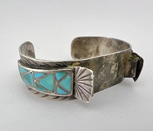VTG ZUNI DISHTA FAMILY STERLING SILVER FLUSH INLAY TURQUOISE WOMEN'S CUFF WATCH: VTG ZUNI DISHTA FAMILY STERLING SILVER FLUSH INLAY TURQUOISE WOMEN'S CUFF WATCH Vtg Zuni Dishta Family Sterling Silver Flush Inlay Turquoise Women's Cuff Watch Cuff is 5 /8" tip to Tip and has a 1" Wi