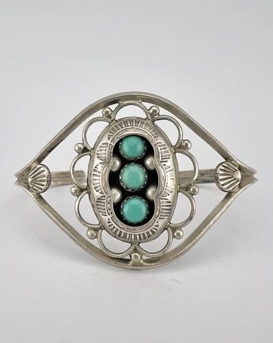 VINTAGE ZUNI TURQUOISE STERLING SILVER SHADOWBOX STAMPED CUFF BRACELET (1 of 2)