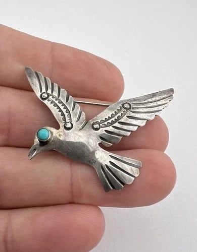 OLD 1940'S NAVAJO STERLING SILVER TURQUOISE STAMPED FLYING BIRD PIN BROOCH 1.75": Old 1940's Navajo Sterling Silver Turquoise Stamped Flying Bird Pin Brooch 1.75" Size: 1 3/4" Wide By 1 1/2" Tall Metal: Sterling Silver / Coin Silver Weight is 5.4 Grams on my scale In Great Antique 