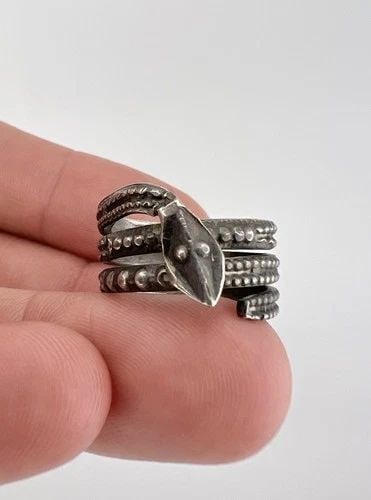 OLD PAWN 1940'S NAVAJO STERLING SILVER DETAILED SPIRAL COILED SNAKE RING: OLD Pawn 1940's Navajo Sterling Silver Detailed Spiral Coiled Snake Ring Ring Size: 6 - Can Be Adjusted Weight is 7.5 Grams on my scale Metal: Sterling Silver Ring is 5/8" Tall Amazing Detailed Spiral