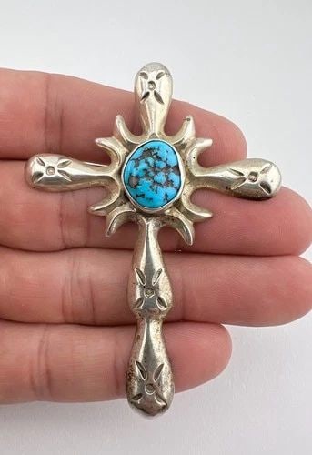 VTG NAVAJO SANDCAST STERLING SILVER KINGMAN TURQUOISE CROSS PENDANT 2 7/8" (1 of 2)