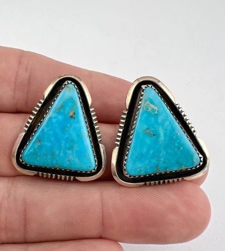 WILL DENETDALE NAVAJO STERLING SILVER KINGMAN TURQUOISE TRIANGLE POST EARRINGS: WILL DENETDALE NAVAJO STERLING SILVER KINGMAN TURQUOISE TRIANGLE POST EARRINGS Vtg Will Denetdale Navajo Sterling Silver Kingman Turquoise Triangle Post Earrings Size: Just Under 1 1/4" Tall & 1" Wide