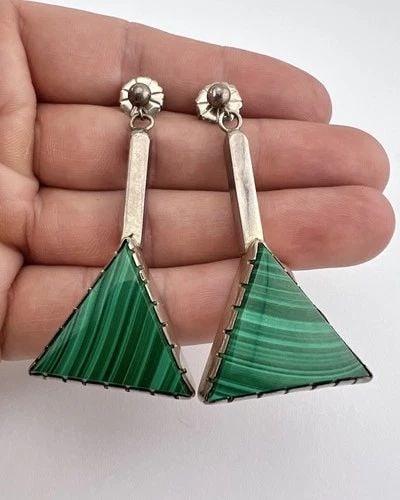 HUGE VTG NAVAJO CONTEMPORARY STERLING SILVER MALACHITE TRIANGLE EARRINGS 2.25": HUGE VTG NAVAJO CONTEMPORARY STERLING SILVER MALACHITE TRIANGLE EARRINGS 2.25" HUGE Vtg Navajo Contemporary Sterling Silver Malachite Triangle Post Dangle Earrings 2.25" Size: 2 1/4" Tall With Dangle 