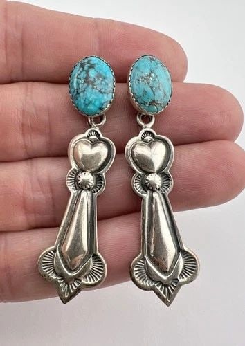 VINTAGE NAVAJO STERLING SILVER SPIDERWEB TURQUOISE STAMPED HEART EARRINGS 2 1/8": VINTAGE NAVAJO STERLING SILVER SPIDERWEB TURQUOISE STAMPED HEART EARRINGS 2 1/8" Vtg Navajo Sterling Silver Spiderweb Kingman Turquoise Stamped Heart Earrings 2 1/8" Size: 2 1/8" Tall & 5/8" Wide at t