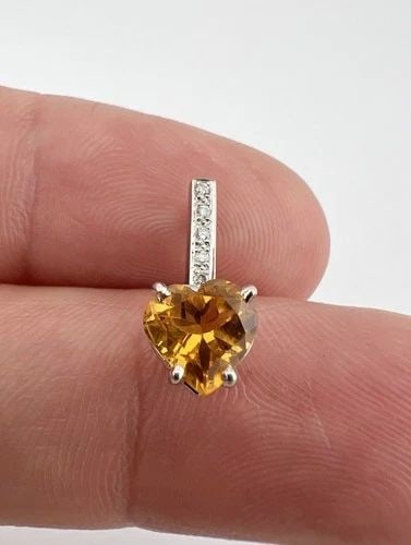 DESIGNER 14K WHITE GOLD NATURAL CITRINE & DIAMOND HEART SLIDE PENDANT: DESIGNER 14K WHITE GOLD NATURAL CITRINE & DIAMOND HEART SLIDE PENDANT Designer 14k White Gold Natural Citrine & Diamond Heart Slide Pendant Size: 5/8" Tall with Bail by Over 1/4" Wide At The Base Weig
