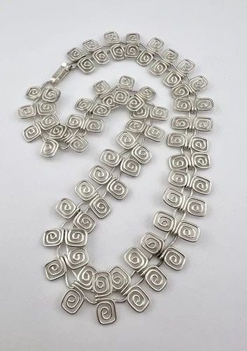 VTG MEXICO TAXCO STERLING SILVER MODERNIST SWIRL SPIRAL DESIGN NECKLACE 16.75": VTG MEXICO TAXCO STERLING SILVER MODERNIST SWIRL SPIRAL DESIGN NECKLACE 16.75" Vtg Mexico Taxco Sterling Silver Modernist Swirl Spiral Design Necklace 16.75" Necklace Size: 16.75" Long By 3/4" Wide Me